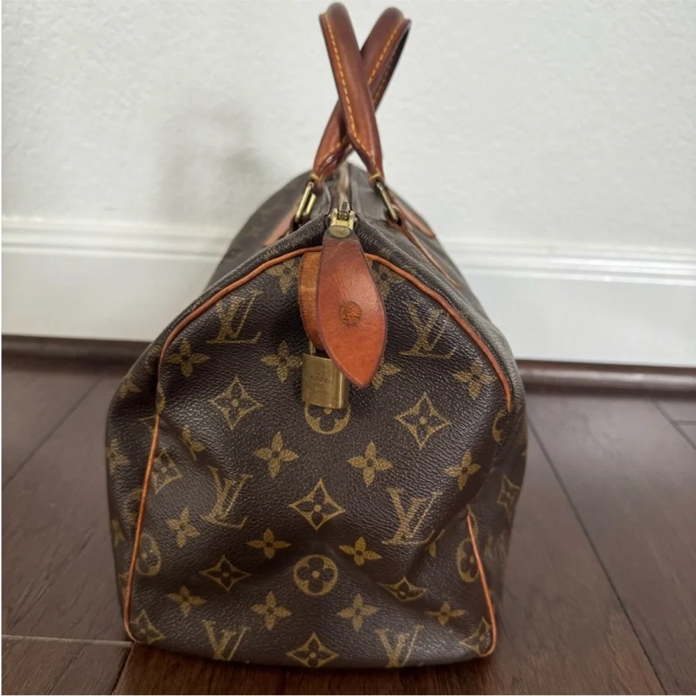 Louis Vuitton Handbag in Brown Speedy 30 Monogram - Picture 2 of 10